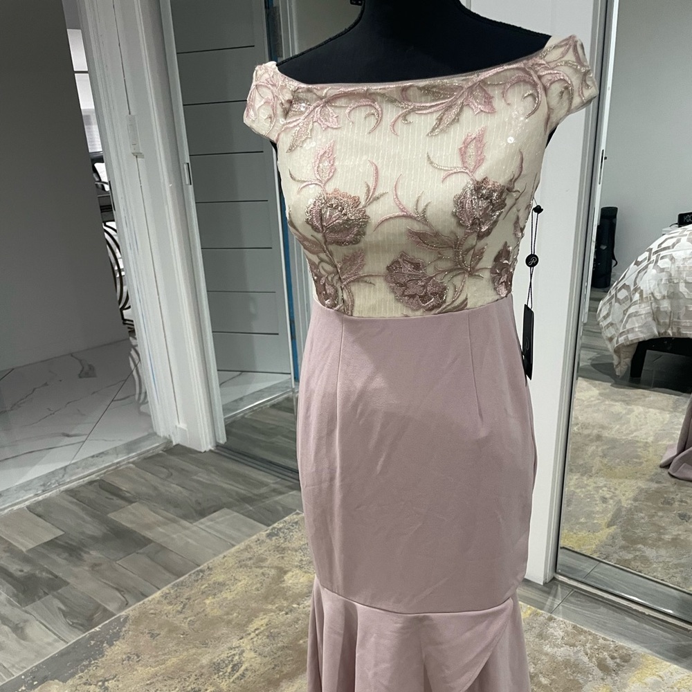 Adrianna Papell hi lo Dress. Size 0 petite